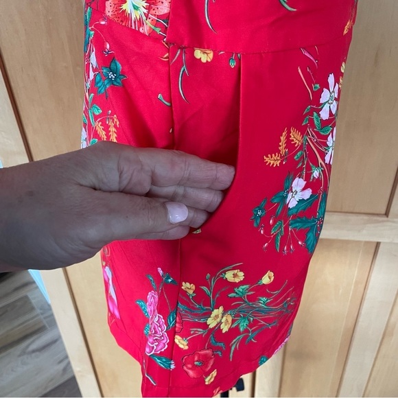 Chicways red floral cold shoulder Romper with adjustable straps size Medium - Picture 6 of 13